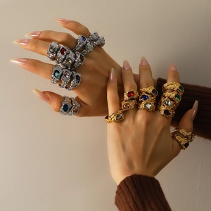 Vintage Unregelmäßige Lava Edelstahl Ring Für Damen Herren Bunte Edelstein Eingelegt Flüssigmetall Falten Fingerring Geschenk