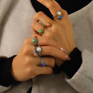 Vintage Palace Style Hollow Pattern Titanium Steel Ring For Women Men Round Gemstone Inlaid Rhinestone Stainless Steel Finger Ring Fashion Jewelry