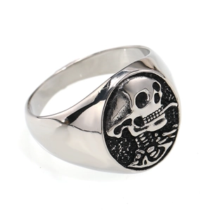 Bague gothique tête de mort pour homme en acier inoxydable poli avec finition argentée