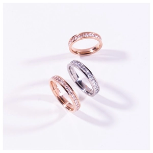 Bagues luxueuses en acier titane avec zircons pavés en finitions argent et or rose