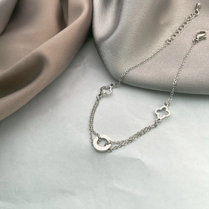 Silberne Titanstahl-Kleeblatt-Fußkette mit Doppelketten und LOVE-Gravur-Ring
