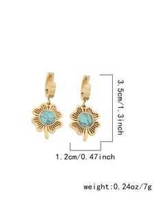 Détails des boucles d'oreilles trèfle doré avec incrustation turquoise et dimensions