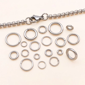 Verschiedene Größen von Edelstahl Biegeringen für Schmuck mit einer Box Chain Halskette