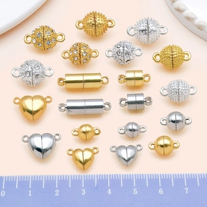 Fermoirs magnétiques assortis en forme de cœur et de boule en or et argent pour colliers