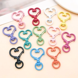 Set di 12 moschettoni colorati a forma di cuore per portachiavi fai-da-te e ciondoli