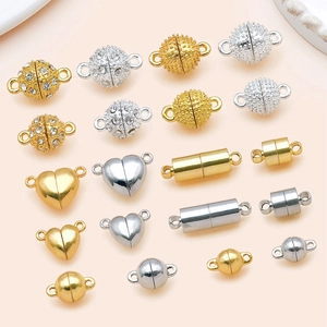 Grille détaillée de fermoirs magnétiques dorés et argentés pour bracelets et bijoux