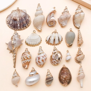 Lot de 19 pendentifs en coquillages naturels avec bords dorés pour la création de bijoux DIY