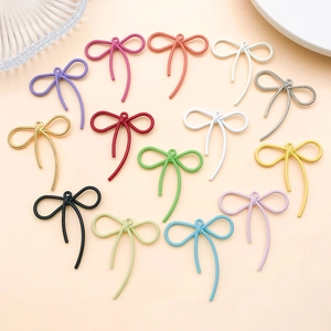 Ciondoli a fiocco in lega di zinco colorati 42x37mm con filigrana per creazioni di gioielli DIY