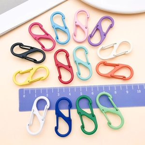 Lot de 13 mousquetons en S colorés de 5cm en métal avec une finition peinture mate
