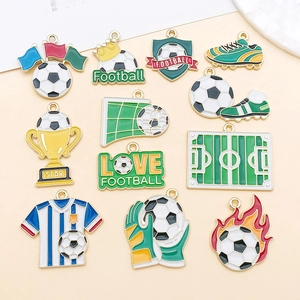 Ciondoli a Tema Calcio in Lega di Zinco Smaltata Vintage Ciondoli a Forma di Trofeo Maglia Scarpa per Accessori Gioielli Fai da Te