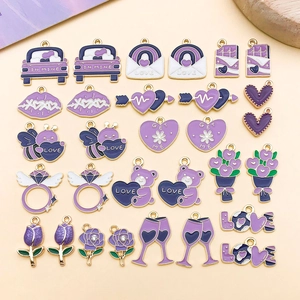 Surtido de dijes de esmalte morado con corazones y flores para bisutería DIY
