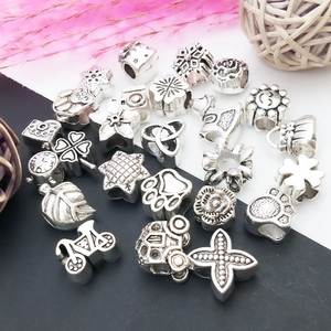 Perles en alliage argenté avec motifs de feuilles pour bracelets DIY, trous de 5mm