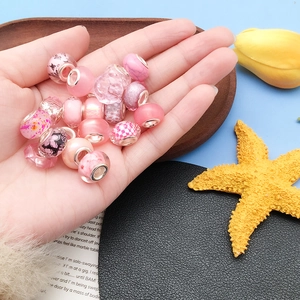 Colección de cuentas rosas de agujero grande con diseños florales para pulseras DIY