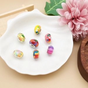 Set aus 7 bunten Acryl-Abstandshalter-Perlen mit Metall-Loch für DIY-Armband Schmuck