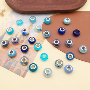 Série de perles bleues à grands trous en résine avec diverses textures pour bijoux