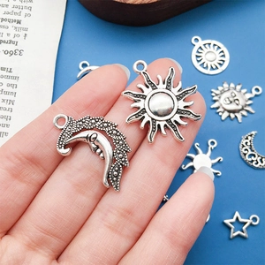 Détails de breloques célestes vintage en alliage argenté avec soleil et lune pour bijoux DIY