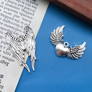 Détails de pendentifs ailes de plumes argentées vintage et cœur pour création de bijoux