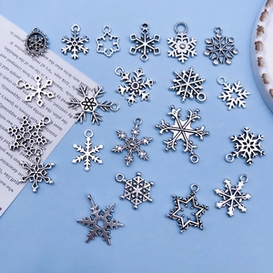 Set aus 20 silbernen Schneeflocken-Anhängern aus Legierung für DIY-Schmuckherstellung