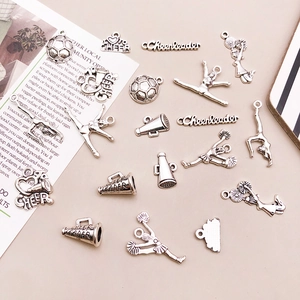 Détails de breloques argentées sur le thème du cheerleading pour bijoux artisanaux