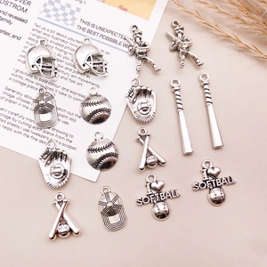 Set aus 8 Vintage-Silber-Baseball-Anhängern mit Helm, Handschuhen und Schlägern für DIY
