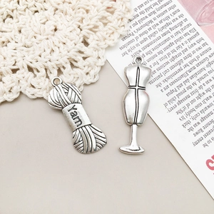 Pendentifs rétro argentés en pelote de laine et mannequin pour création bijoux DIY