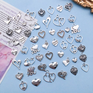 Assortimento di ciondoli vintage a cuore in lega d'argento per gioielli fai da te