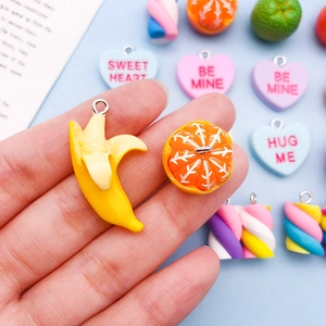 Ciondoli creativi in resina a forma di frutta e caramelle per gioielli fai da te fatti a mano