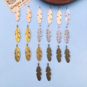 Lot de breloques plumes en or antique, argent et or rose pour la création de bijoux