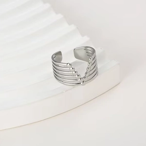 Anillo abierto multicapa minimalista de acero inoxidable plateado con cuentas en V