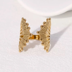 Detailed macro view of the gold-tone shell ring with intricate mesh texture and open band