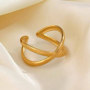 Minimalistische gouden titaniumstalen X-vormige open ring met een gepolijste glans