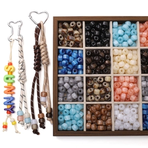 DIY Schmuckset mit bunten Kunstharzperlen und fertigem SUNNY Anhänger in Holzbox
