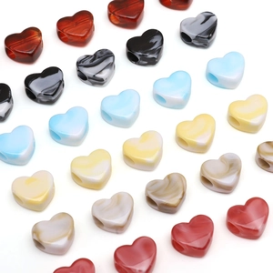 Macro di perle a cuore in acrilico marmorizzato colorato con fori per gioielli fai da te