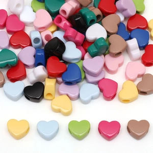 Perline colorate in acrilico a cuore con grandi fori per creazione di gioielli DIY