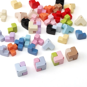 Perles de bloc acryliques colorées pour bracelets DIY avec formes mates en L et en croix