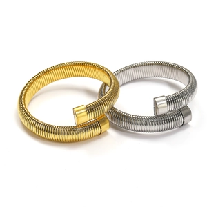 Bracciale Rigido Tubogas da Donna in Acciaio al Titanio Placcato Oro 18K Flessibile a Spirale Aperto Gioielli Regalo