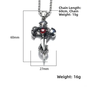 Vue détaillée du pendentif épée et serpent avec gemme rouge et dimensions du produit