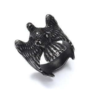 Retro punk flying eagle open ring in vintage silver finish with detailed feather textures