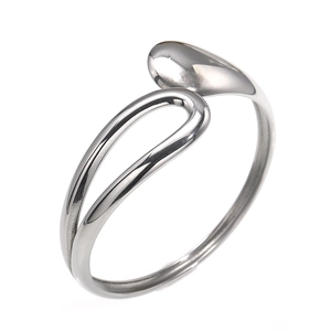 Minimalistischer silberner geometrischer Armreif mit glatten Kurven aus poliertem Edelstahl