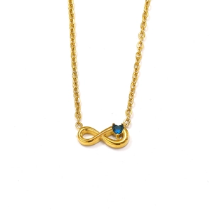 Detaillierte Ansicht der Unendlichkeits-Halskette mit blauem Herz-Zirkonia-Stein in Gold