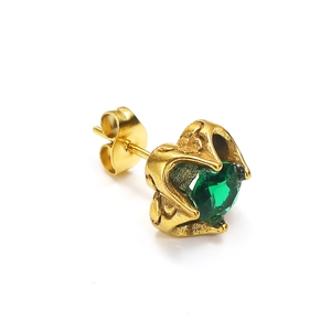 Elegante 18k vergulde titanium stalen hartvormige oorbellen met groene zirkoon