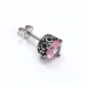 Ohrstecker aus Retro-Silber mit rosa runder Zirkonia-Krone im klassischen Vintage-Stil