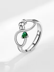 Detail of adjustable S925 silver spinning ring with pear-cut green zircon stone