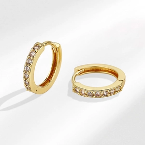 Minimalistische goldene Creolen mit funkelndem Zirkonia-Mikro-Inlay für Damen