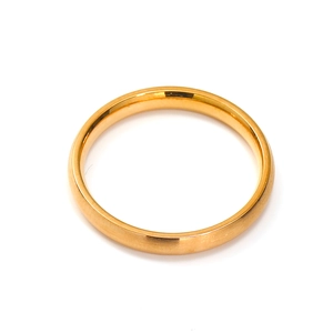 Anillo minimalista de acero inoxidable chapado en oro de 18K con acabado cepillado