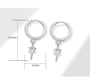Vue détaillée des boucles d'oreilles étoile en argent avec zircon et dimensions
