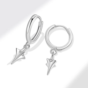 Créoles minimalistes en argent avec pendentifs étoile et oxydes de zirconium