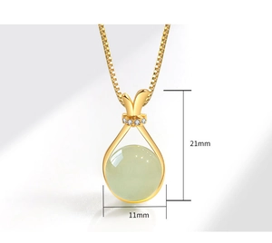 Detail view of S925 silver Hetian jade pendant showing dimensions 21mm by 11mm