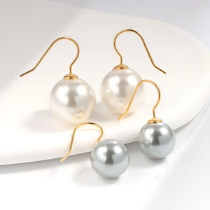 Eleganti orecchini di perle in stile francese bianco e grigio con ganci dorati