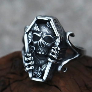 Retro Gothic Coffin Skull Ring For Men Distressed Titanium Steel Punk Skeleton Skeleton Hands Biker Band Ring Jewelry Gift